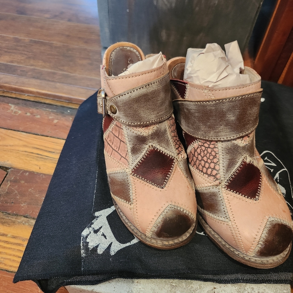 Freebird Beetle Blush Multi Clog Size 8